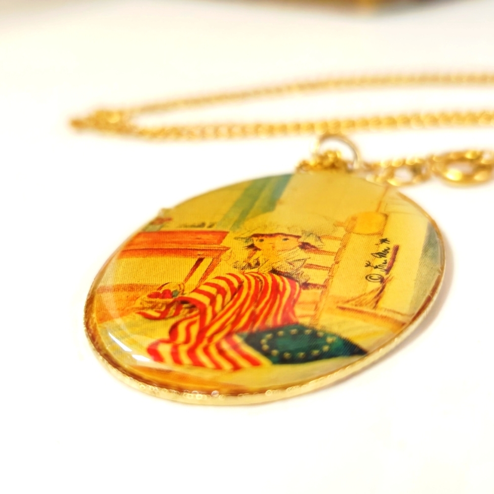 Fran Mar Signed Vintage Style Goldtone Oval Pendant Necklace Girl With Flag - Picture 5 of 6
